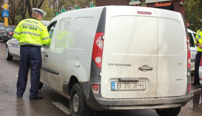 Polițiștii rutieri au împânzit județul cu radare - razierutiera-1365786565.jpg