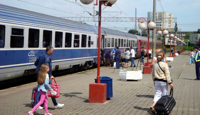 Razie în tren. Cine a călătorit fără bilet a fost ars la buzunare - razietren-1413731119.jpg