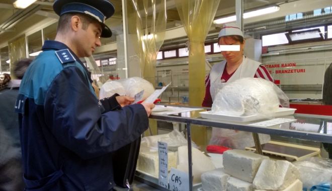Razii în piețele din Constanța. S-a lăsat  cu confiscări de produse și zeci de amenzi - razii-1495123585.jpg