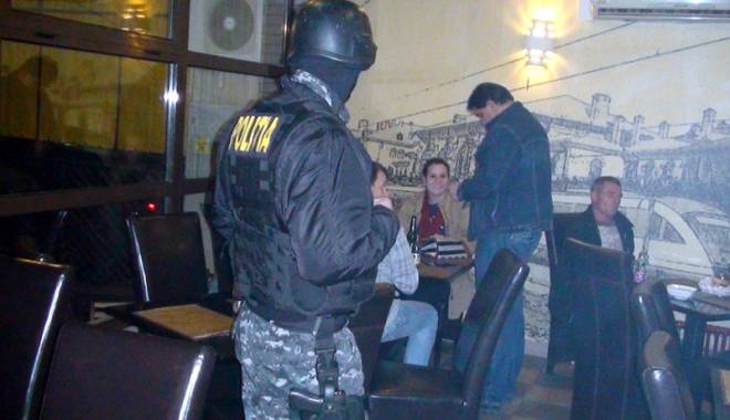 Razii în baruri și filtre pe șoselele din județul Constanța - raziiinbaruri-1422803729.jpg