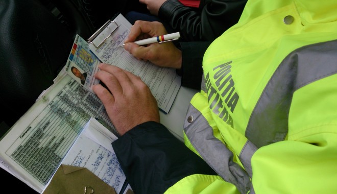 Polițist REȚINUT după ce și și-a însușit peste 21.000 de lei din AMENZI - raziirutiera3-1398264158.jpg