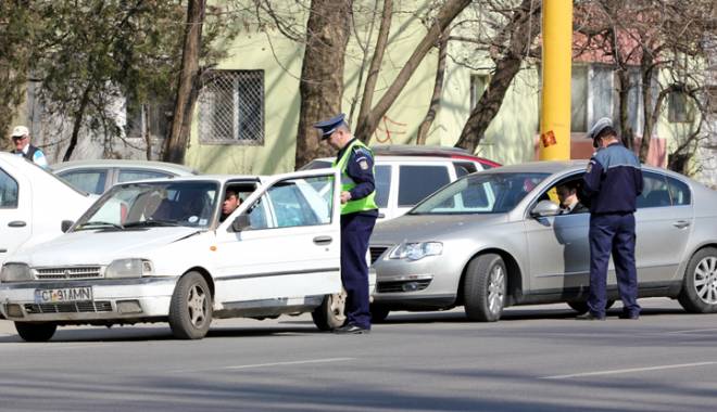 Razii în trafic. Șoferii constănțeni, trași pe dreapta - raziitrafic-1454433940.jpg