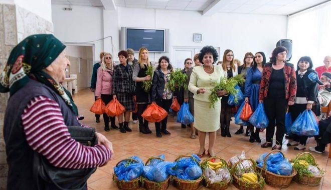 Femeile din Organizația Județeană a PSD Constanța, fapte bune în prag de sărbători - received1042459189279252-1556268721.jpg
