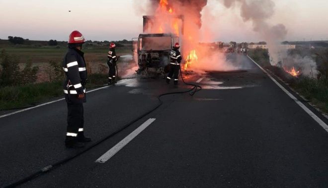 INCENDIU TERIBIL LA CONSTANȚA ! Autocamion mistuit de flăcări - received1107603076056934-1533794189.jpg