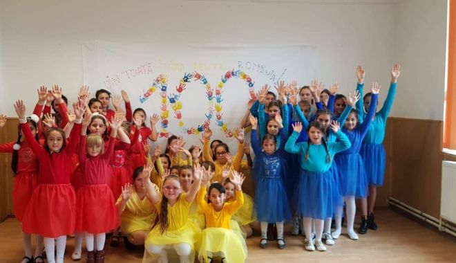 Spectacol de Ziua României, realizat de elevii constănțeni - received2019117371457050-1543681811.jpg
