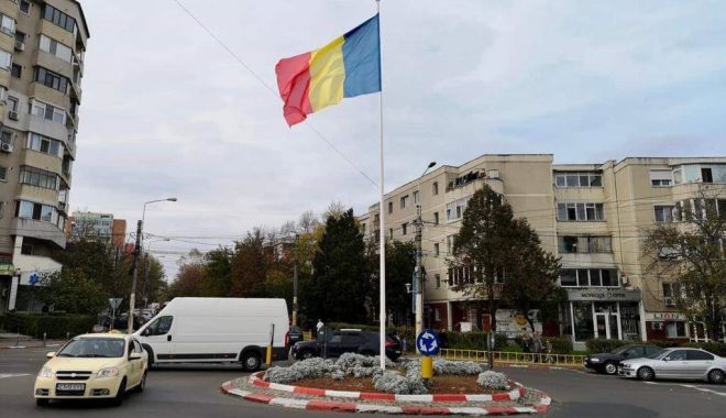 Ziua Națională a României / Steagul țării,  arborat în 14 intersecții din Constanța - received515915939257635-1573901232.jpg
