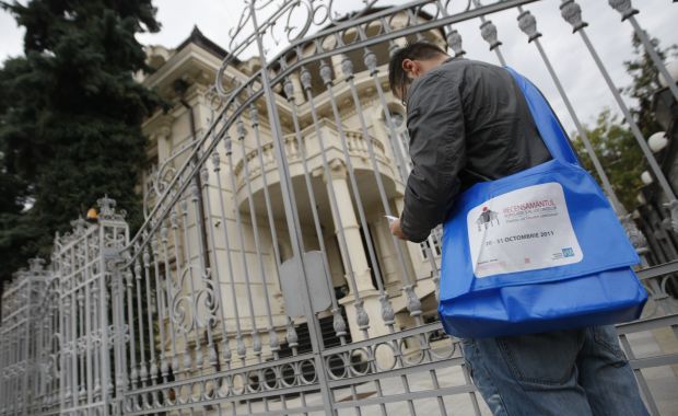 Recenzorii își primesc banii săptămâna viitoare - recenzor-1322603776.jpg