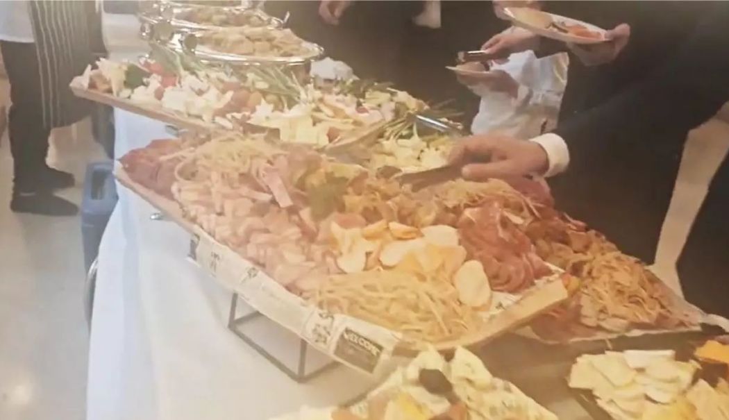 Ce s-a oferit la recepția de după învestire a lui Nicușor Dan - receptie-1748339620.jpg
