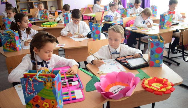 Toți elevii din județul Constanța vor primi rechizite - rechizite-1505230069.jpg