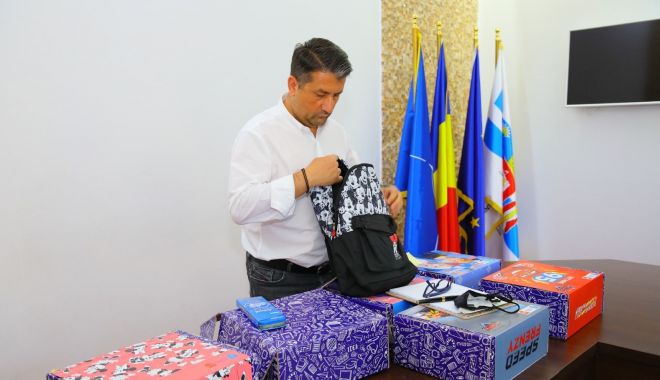 Ce rechizite au primit de la primărie elevii claselor a V-a din Constanţa - rechizite72-1600450977.jpg
