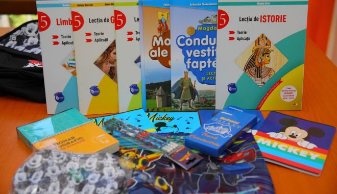 Ce rechizite au primit elevii de clasa a V-a la început de an şcolar - rechizite9-1600423338.jpg