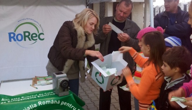Mii de tineri constănțeni, înrolați  în Patrula  de reciclare - reciclare-1353427578.jpg