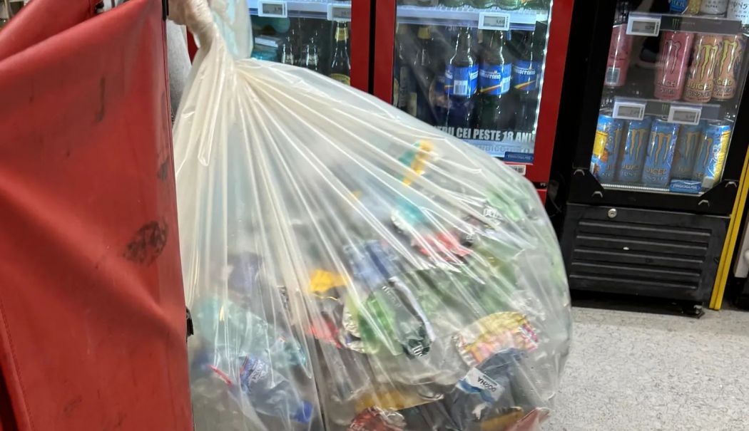 La sat reciclarea nu funcționează. Câmpurile sunt pline de PET-uri - reciclarea-la-sat-1724170322.jpg