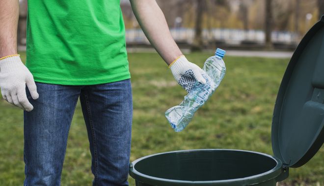 Majoritatea consumatorilor globali, de acord cu interzicerea tipurilor de plastic ce nu pot fi reciclate uşor - reciclareplastic-1670425067.jpg