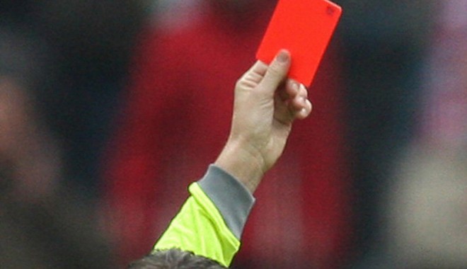 Fotbal / Ce sancțiuni au primit huliganii de la Mangalia - redcard1-1320931623.jpg