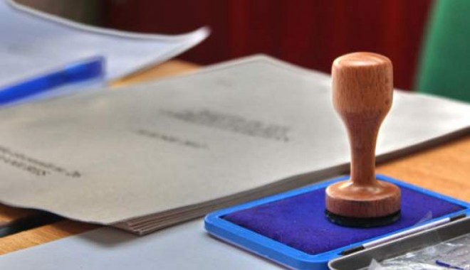 BEC și-a suspendat activitatea până la pronunțarea CCR privind referendumul - referendum-1344187102.jpg