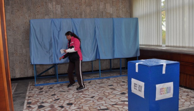 Nicușor jelește încă după defunctul referendum - referendum1-1322687909.jpg