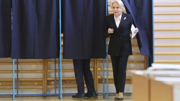 Viorica Dăncilă s-a răzgândit. Premierul a anunțat că nu va vota la referendum - referendum72741100-1558728636.jpg
