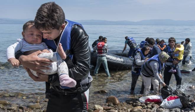 Turcia va ajuta Europa în criza refugiaților: În schimb, UE va acorda Turciei trei miliarde de euro - refugiati-1448824375.jpg