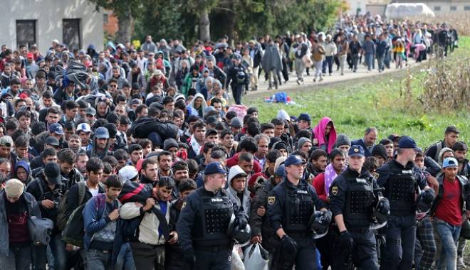 Donald Tusk a vizitat un centru pentru refugiați în Slovenia - refugiati-1456931958.jpg