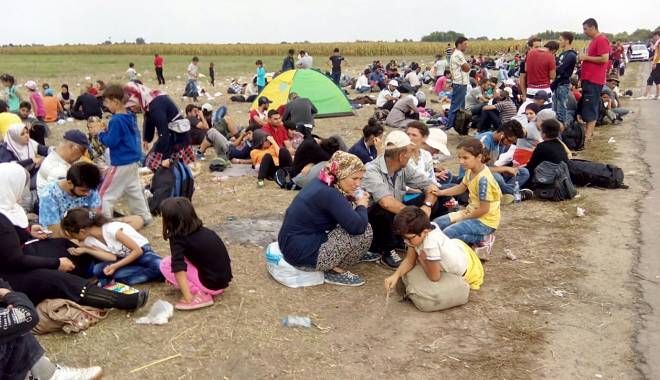 Austria respinge sistemul de distribuție a refugiaților. Țara a primit deja 90.000 de solicitări de azil - refugiati-1457261499.jpg