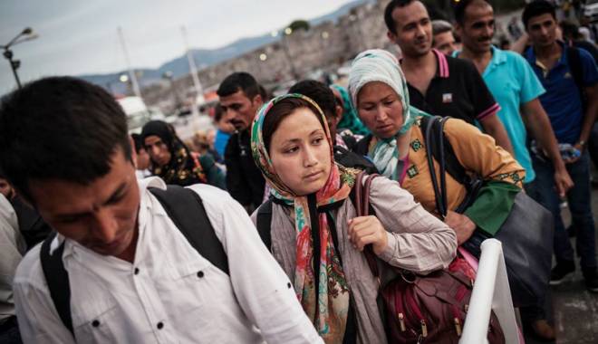 Criza imigranților. Sirieni plasați în căminele școlare constănțene? - refugiatiaugust2015-1441735531.jpg