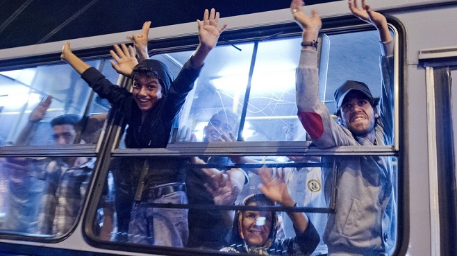 Criza imigranților. Decizie fermă a Danemarcei - refugiatiungariaautobuze-1441870103.jpg