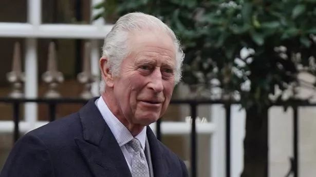 Regele Charles al III-lea s-a întors la Londra pentru a-şi continua tramentul împotriva cancerului