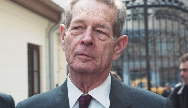 Regele Mihai trimite cinci camioane cu lemne de foc persoanelor afectate de ninsori - regelemihairomania90ani-1329139208.jpg