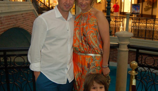 Reghe a dansat cu Florin Salam și i-a dat milioane la un botez - reghe-1346435377.jpg