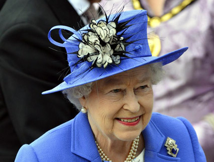 Regina Elisabeta  a II-a, 62 de ani  de la urcarea  pe tronul Marii Britanii - regina-1391695047.jpg