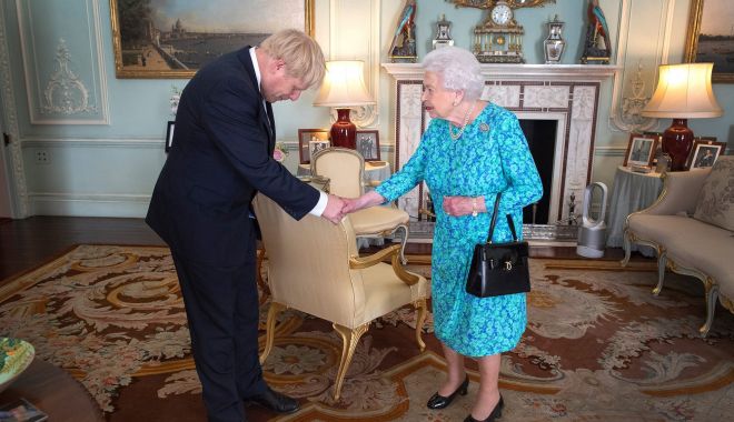 Regina Elisabeta şi Boris Johnson s-au întâlnit fizic pentru prima oară de la instituirea restricţiilor anti-COVID-19 - reginaelisabeta-1624558758.jpg