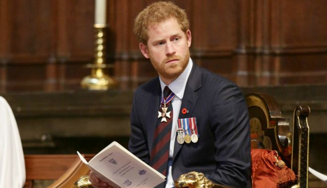 Regina l-a numit pe prințul Harry ambasador al tineretului pentru Commonwealth - reginaprintulharry-1523883538.jpg