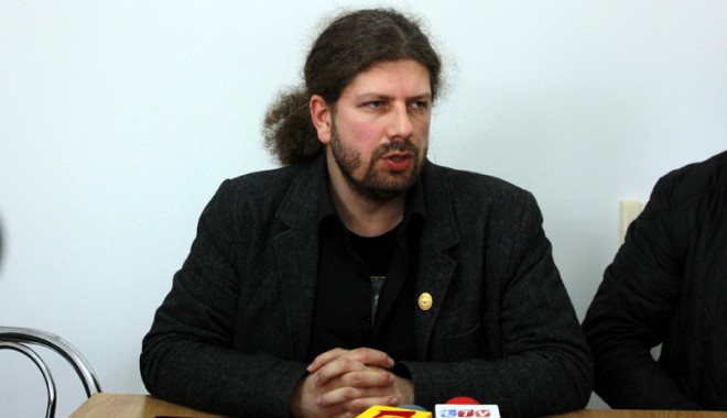 Parlamentarii au tăiat bani de la Culte  și i-au dat la Cercetare - remuscernea13-1385145796.jpg