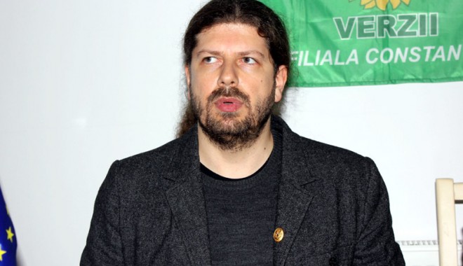 Remus Cernea propune ca statul  să nu mai dea bani la Biserică - remuscernea2-1365435192.jpg