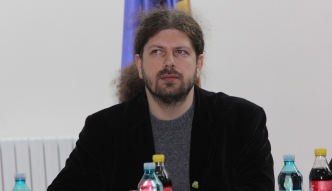 Remus Cernea va iniția o lege privind câinii comunitari - remuscernea31365604677-1378378812.jpg