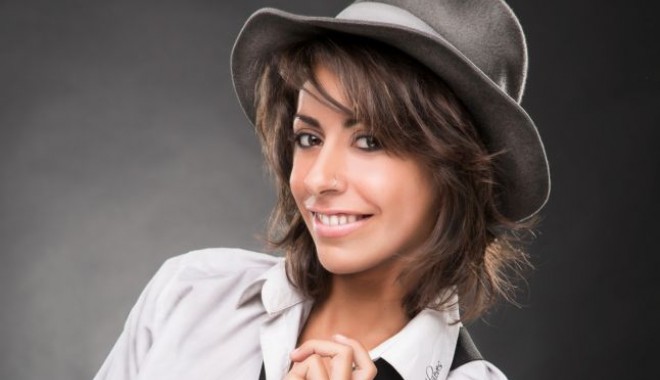 Nepoata lui Carlos Santana se angajează la TVR - reneesantana1-1373299834.jpg