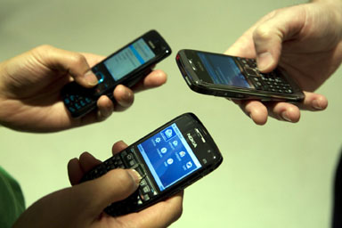 Metodă ingenioasă: sms-uri pentru renunțarea  la fumat - renuntalafumatcutelefonul-1353858161.jpg