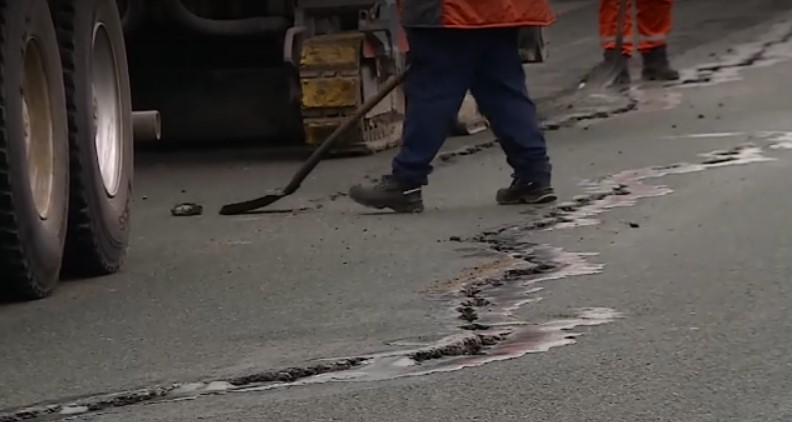 Drum nou, probleme vechi. Șoseaua intră în reparații la doar câteva luni de la inaugurare - reparatii-drum-1775193897.webp