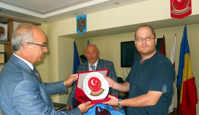 Reprezentanți ai Prefecturii din Edirne, oaspeți ai liderilor UDTR - reprezentantiaiprefectuluiudtr2-1410094887.jpg