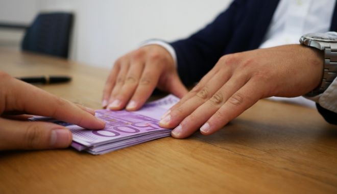 Restanţele românilor la bănci au scăzut în luna septembrie - restantelelabancisursaziarecom-1603731974.jpg