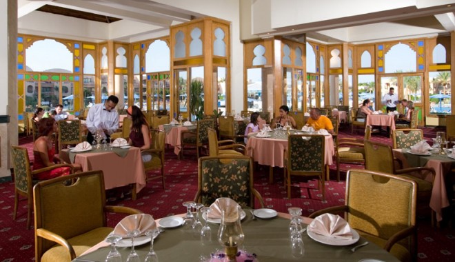 Vârful de sezon obligă turiștii la all inclusive - restaurant-1309899713.jpg