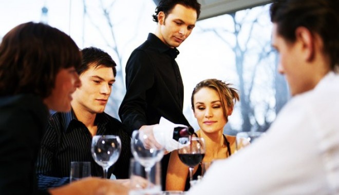 ANAT propune trecerea bacșișului pe nota de plată la restaurant - restaurant-1352302480.jpg