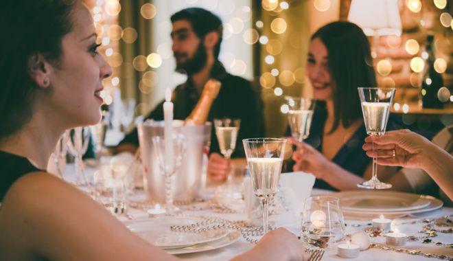 Se întâmplă de azi! Ce veţi vedea scris în meniuri, atunci când mergeţi la restaurant - restaurantdinnerparty-1678864319.jpg