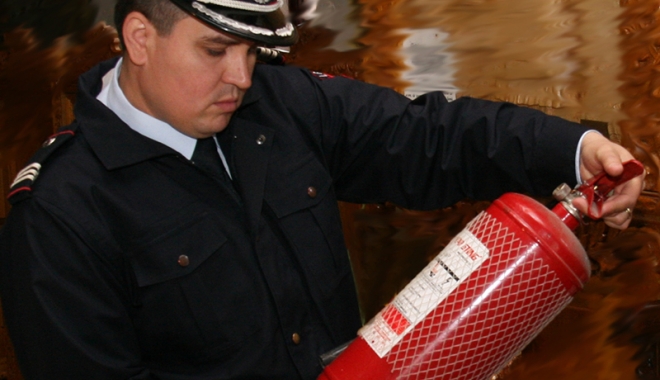 Restaurantele  și hotelurile de pe litoral, controlate de pompieri  și jandarmi - restaurantele-1496929730.jpg