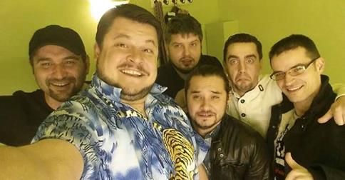 Restaurantul Harlequin, gazda 