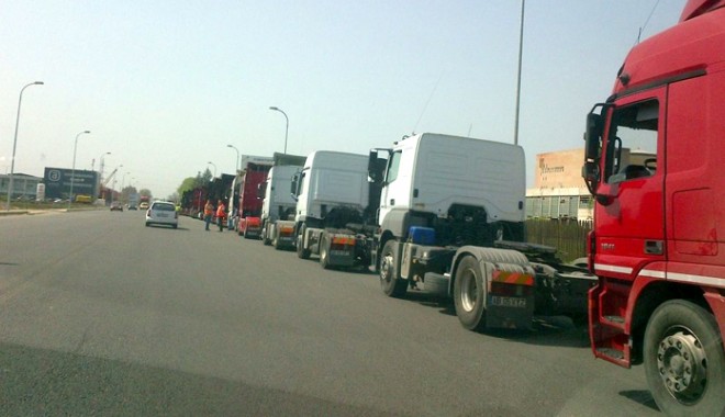 Restricții pentru TIR-uri pe șoselele din județul Constanța - restrictiitrafictir-1407260916.jpg