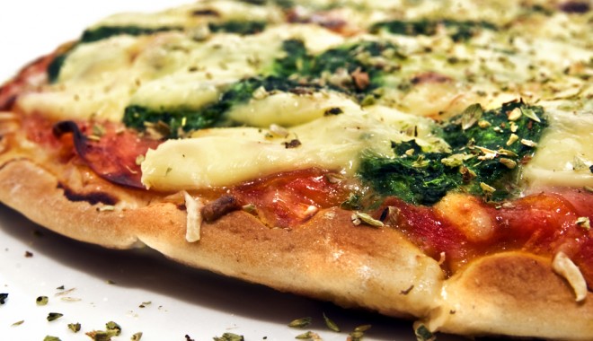Pizza vegetariană - retete-1322239139.jpg