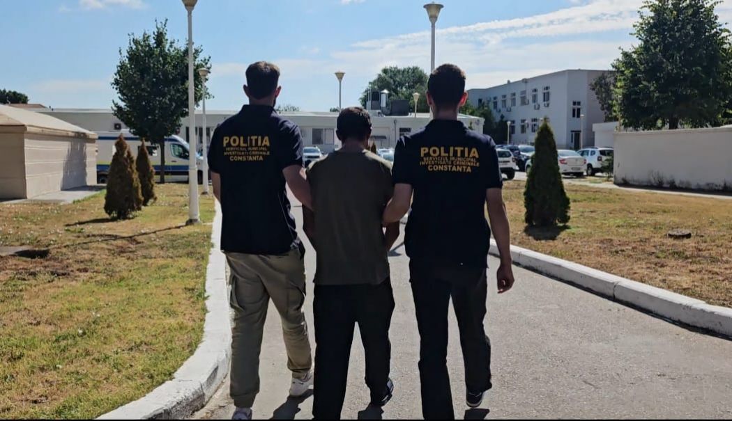 Bărbat arestat după ce a intrat în casa fostei sale iubite și a amenințat-o - retinere-arestare-vara-spate-3-1762242992.jpg