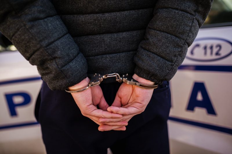 Un bărbat din Techirghiol, dus cu mandat la Penitenciarul Poarta Albă - retinerearest800x534-1767184299.webp